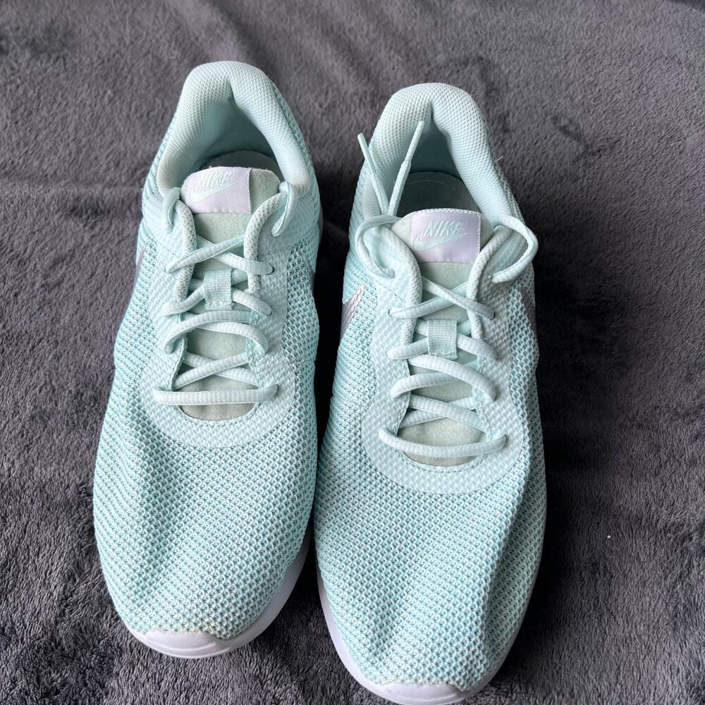 Nike Revolution 7 Easyon Shoe in Barley Green/White/Metallic Silver Size 9.5‎ - Picture 5 of 8